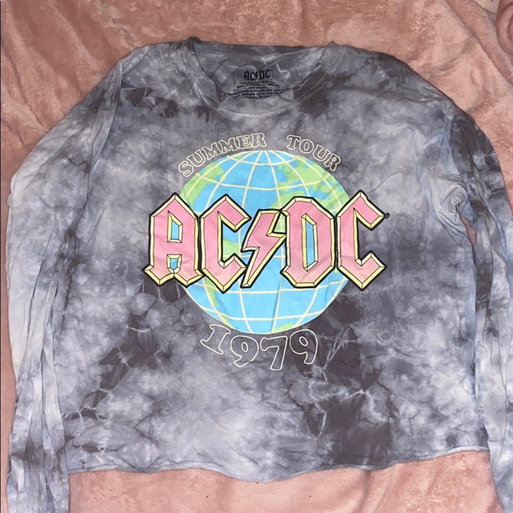 Graphic T long sleeve crop top